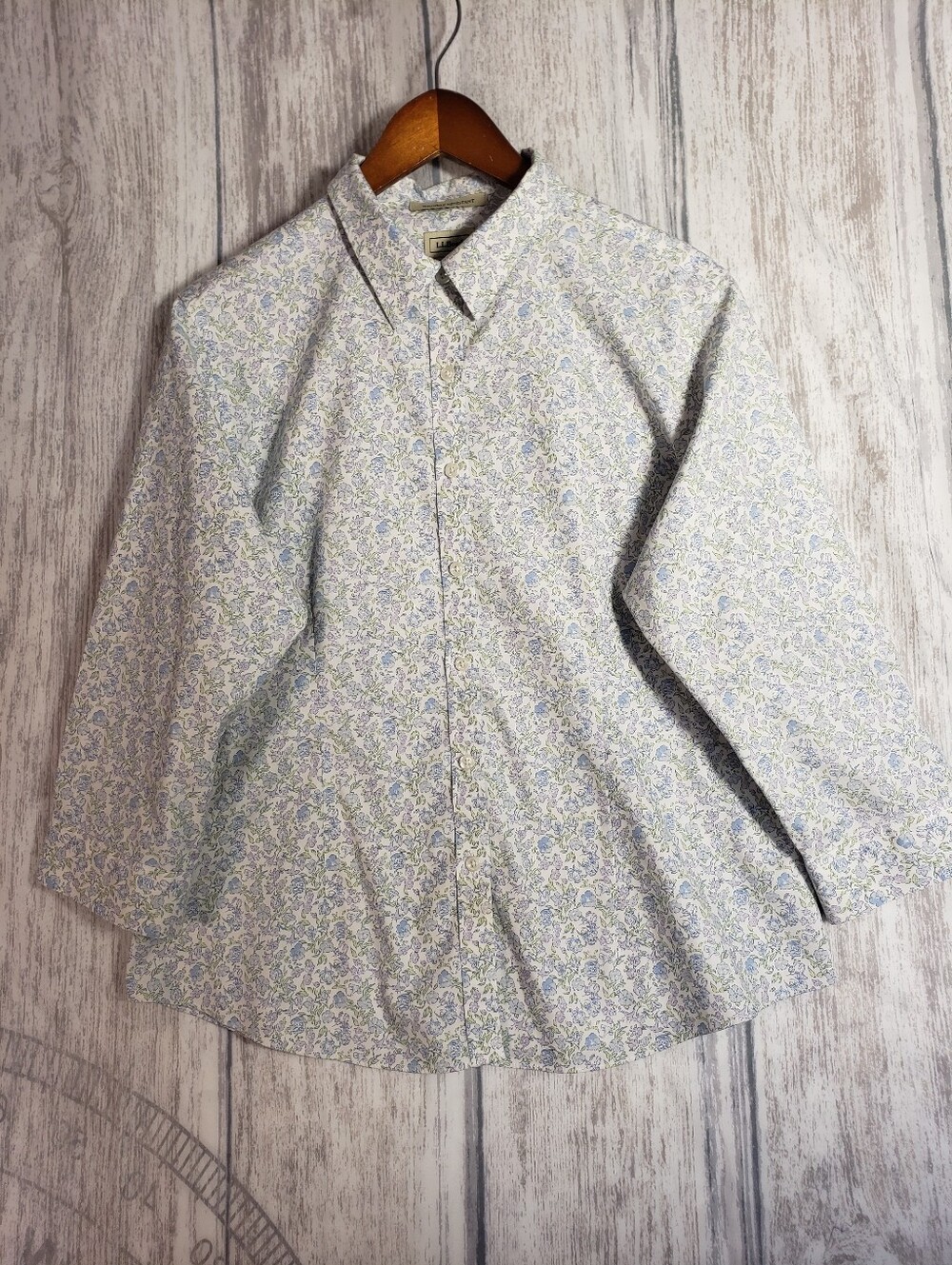 L.L.Bean women's wrinkle-free button-down shirt all-over Pastel floral Large